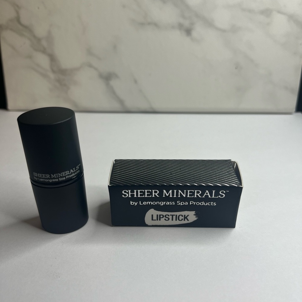 Lemongrass spa sheer minerals, lipstick in the shade lavish.